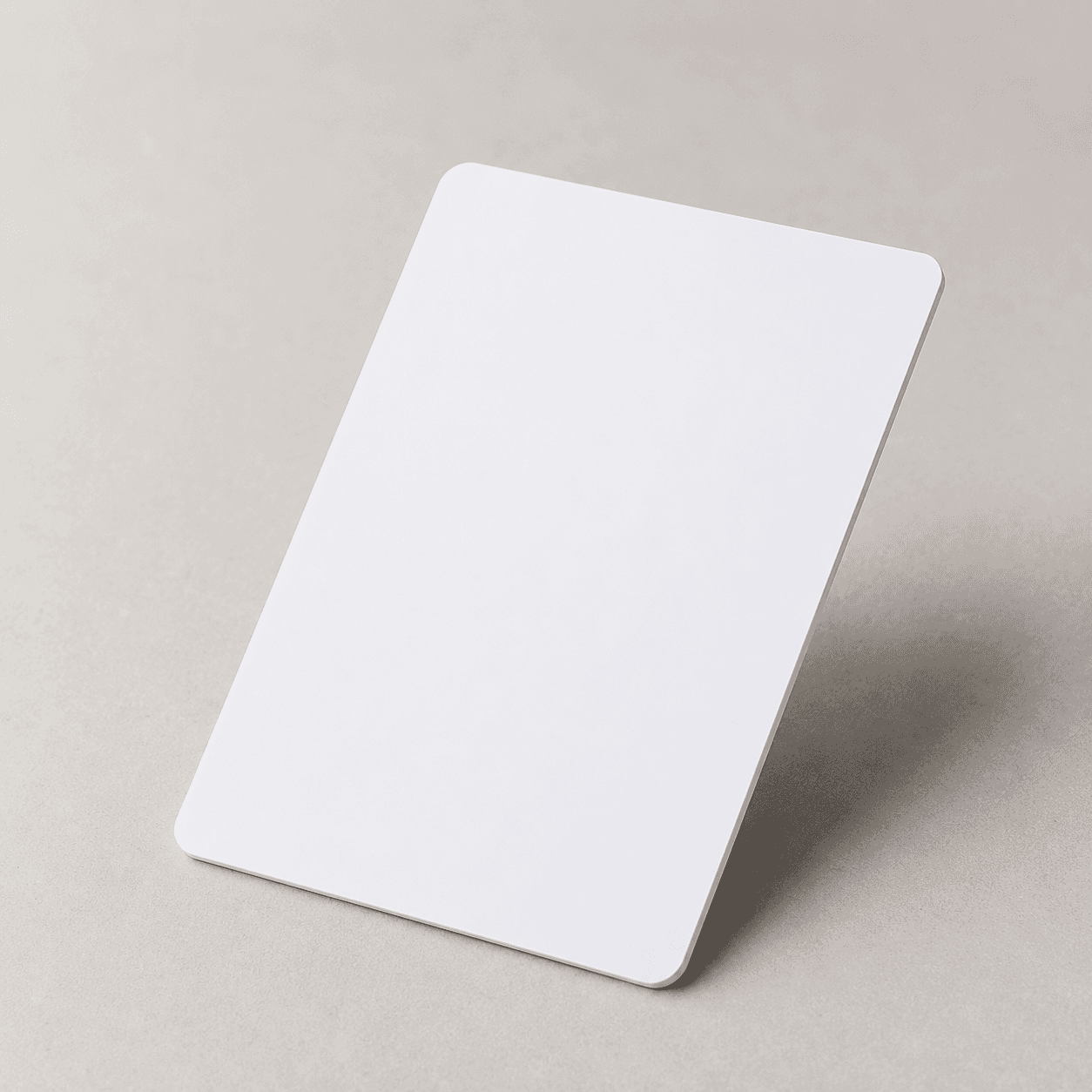 بطاقة NFC بيضاء