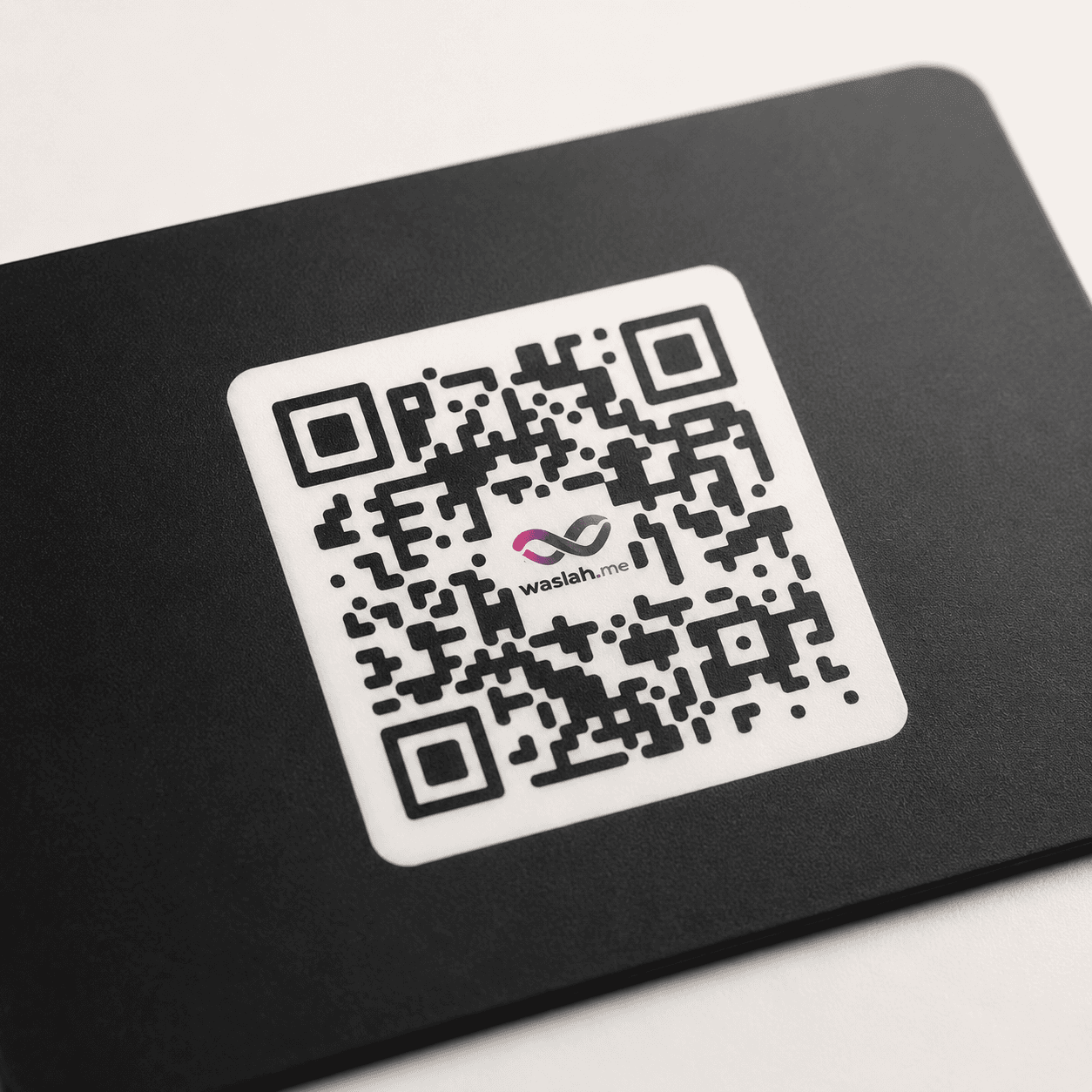 بطاقة QR وNFC ذكية